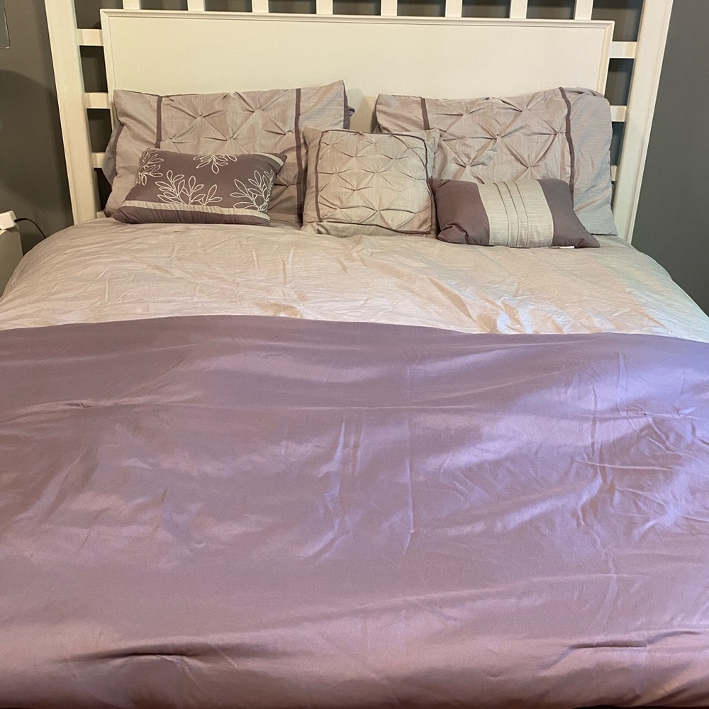 Queen bed spread